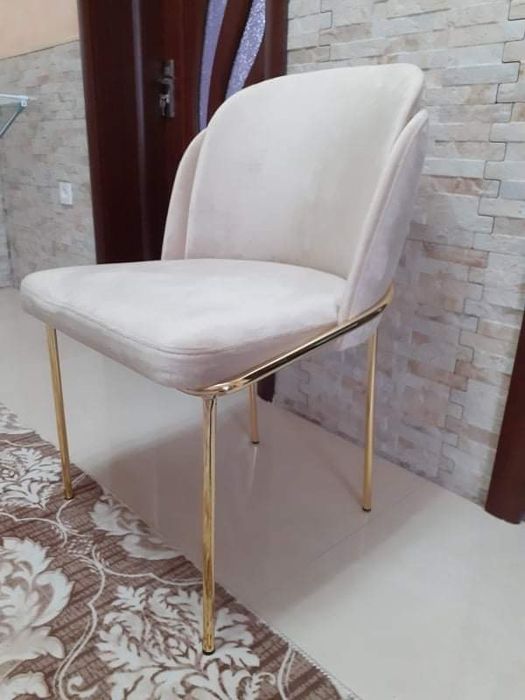 Маса със столове