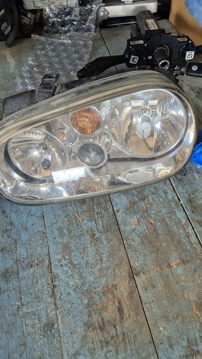 Оригинални Фарове с Лупа за Голф 4