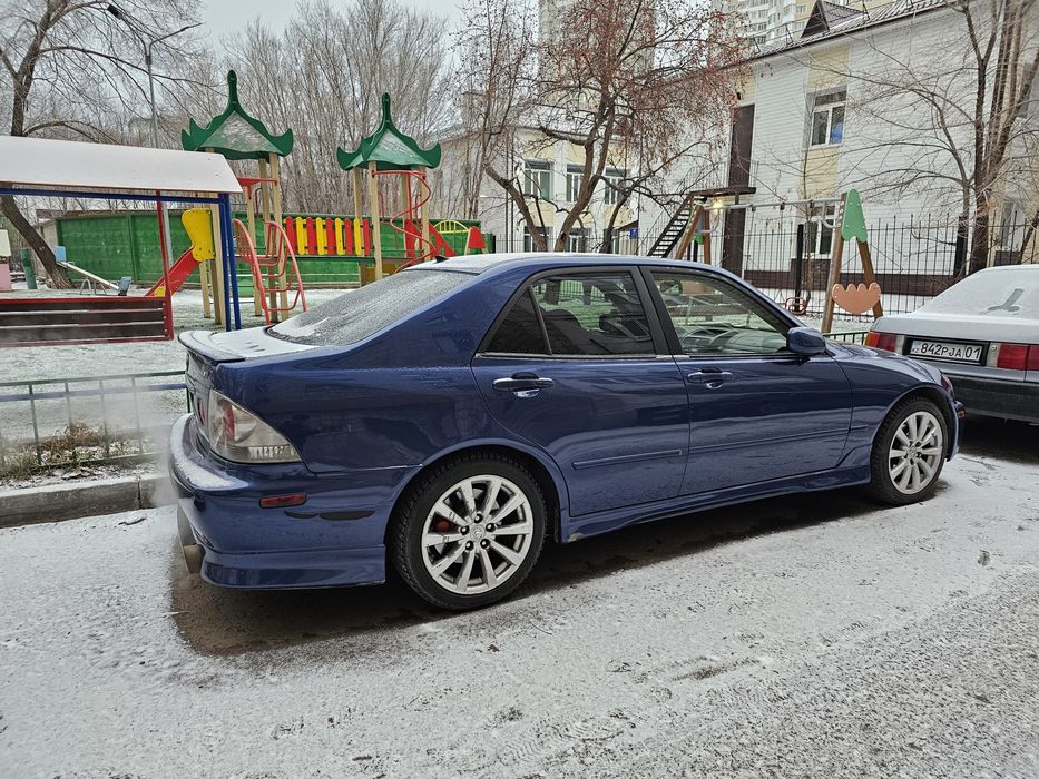 Продаю lexus is300 3л