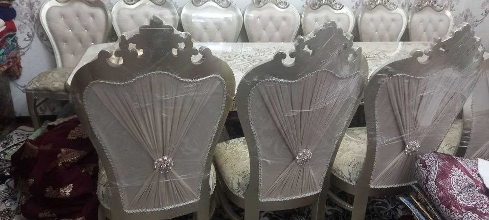 Продается стол и стулья комплект на 14 персон