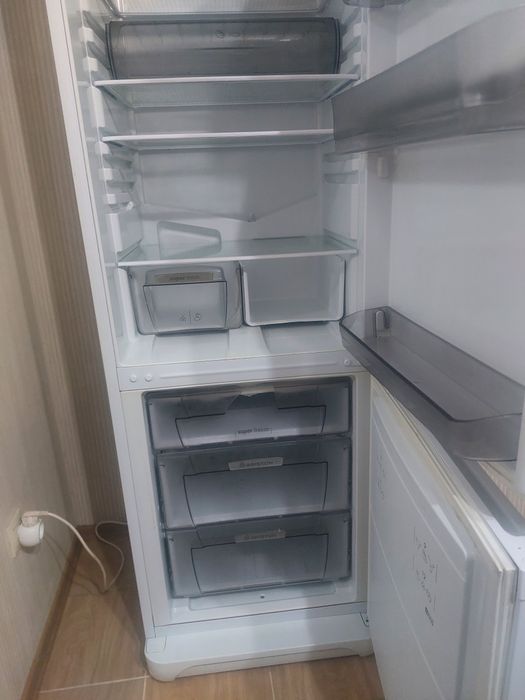 Продам холодильник