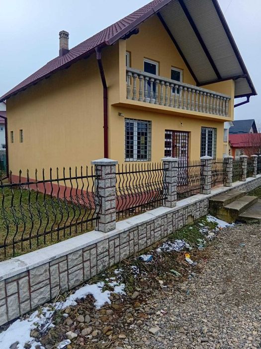 Se vinde imobil și spațiu comercial în Rădăuți