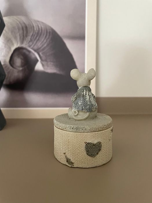 Cutiuta de mici dimensiuni pt bijuterii (inele) / cutiuta de mot bebe