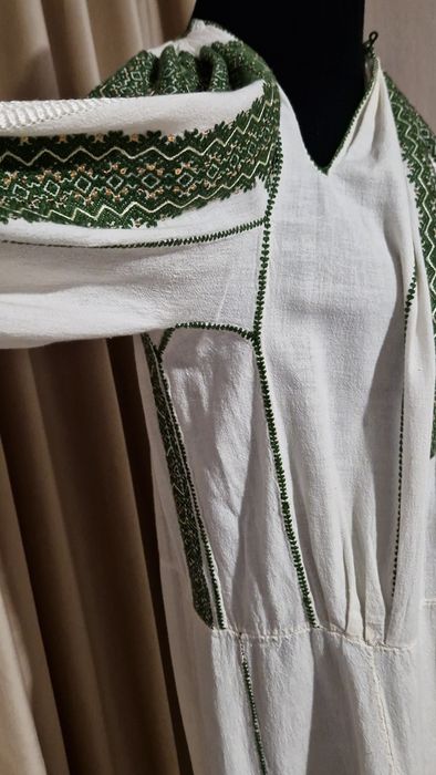 Ie autentică veche,  costum popular
