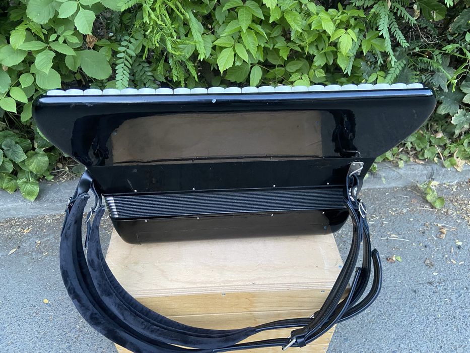 Acordeon nemtesc Cantulia cu 96 de basi ton de orga