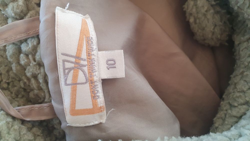 Trench lung oversized cu nasturi pemtru femei de la Asos