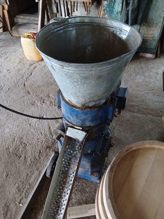 Presa peleti tifazica 15 kw