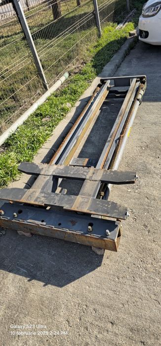 Vând catarg stivuitor pe cadru