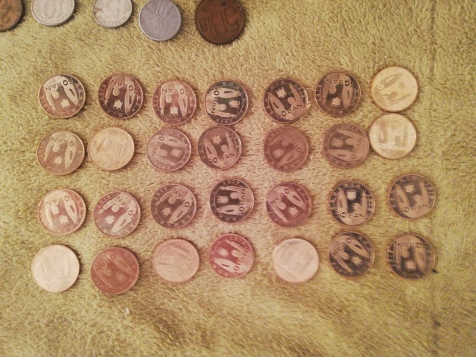 Vând colecție de bancnote și monede