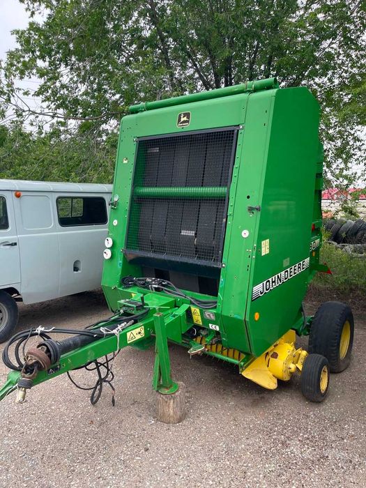 Пресс-подборщик John Deere 590