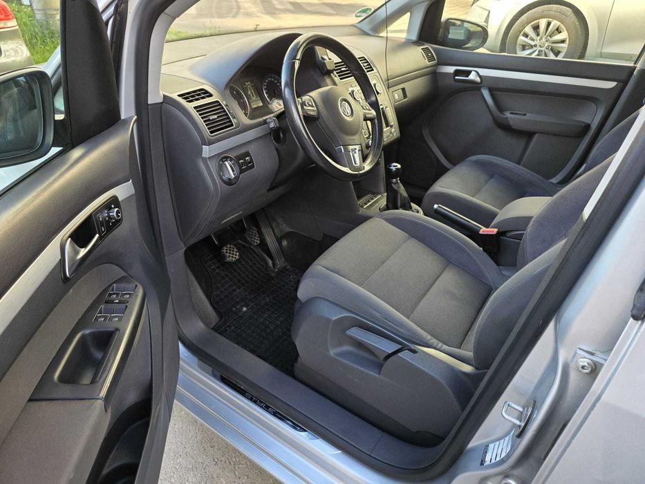 VOLKSWAGEN Touran 2013 — imagine 3