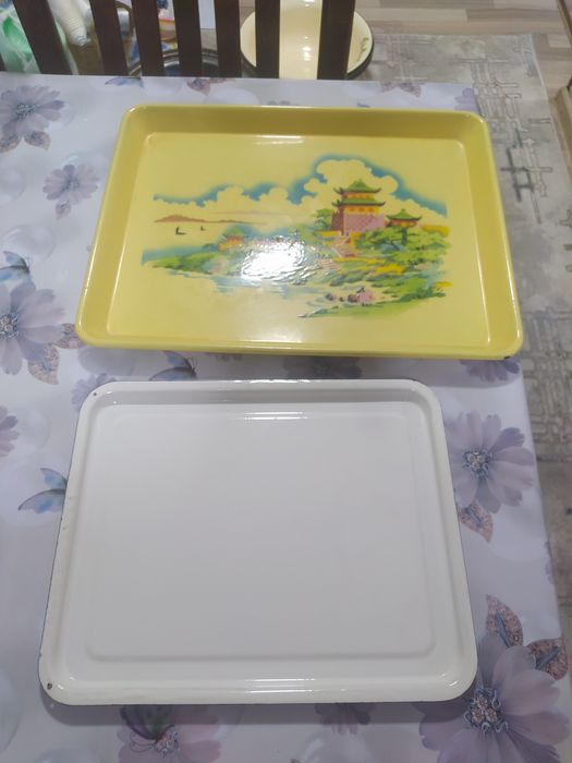 Продам подносы эмалированную