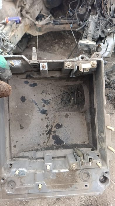 Ящик под ЭБУ е34 бмв