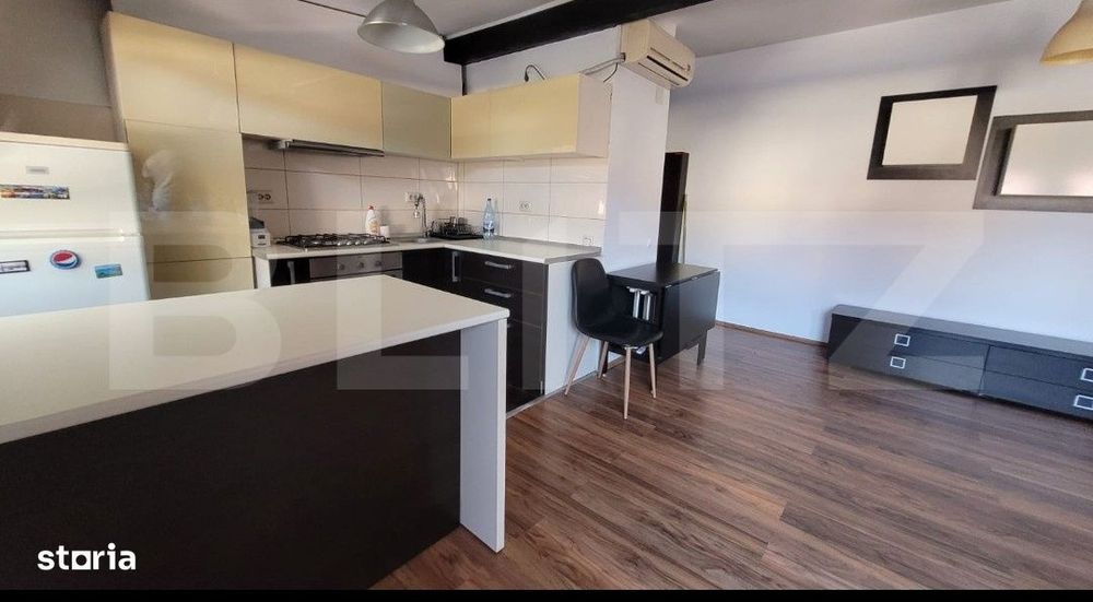 Apartament cu 2 camere, semidecomandat, etaj 3/3,  cu parcare, zona Mu