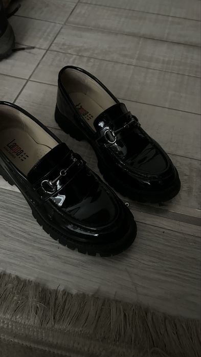 лоферы туфли лакированные