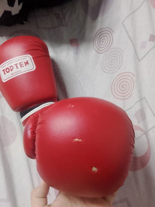 Продам Перчатки и Шлем