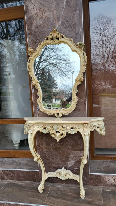 Конзолна маса. Внос от Италия