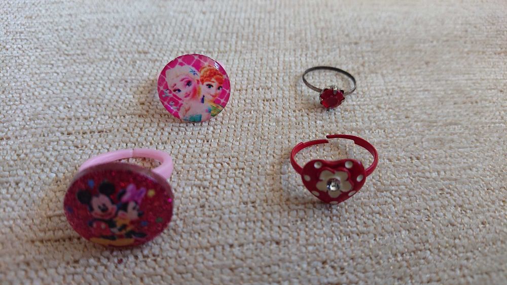 Униформи на ОУ Драган Манчов Красотички Елза и Ана