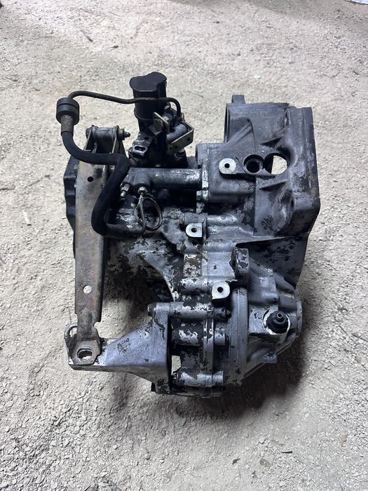 Скоростна кутия/Съединител/Полуоски VW Passat B2 1.6TD 1998Година