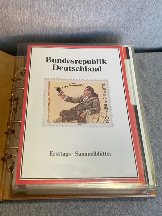 луксозен класьор, Първи ден колекция