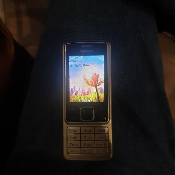 Vand Nokia 6300   telefonu funcționează perfect