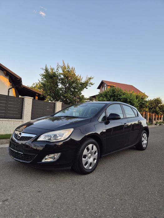 OPEL Astra 2011