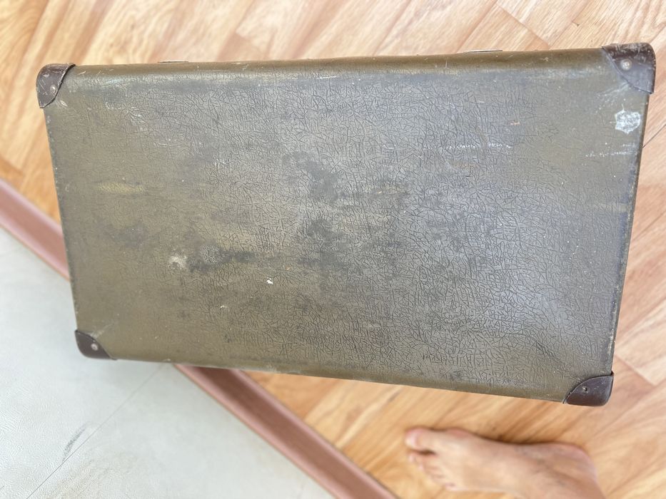 Продам чемодан