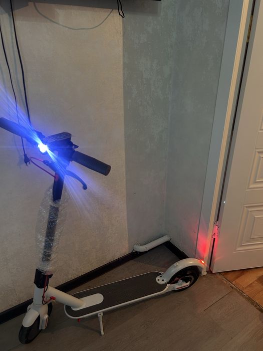 Продам электросамокат e-scooter