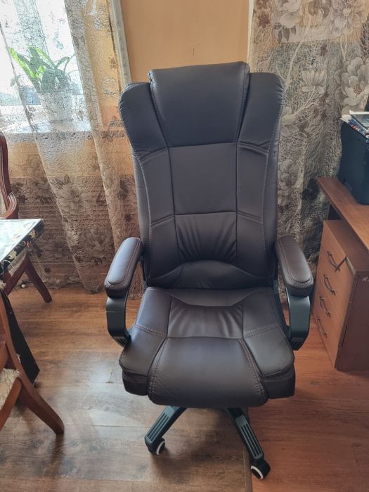 Продаются офисные стулья