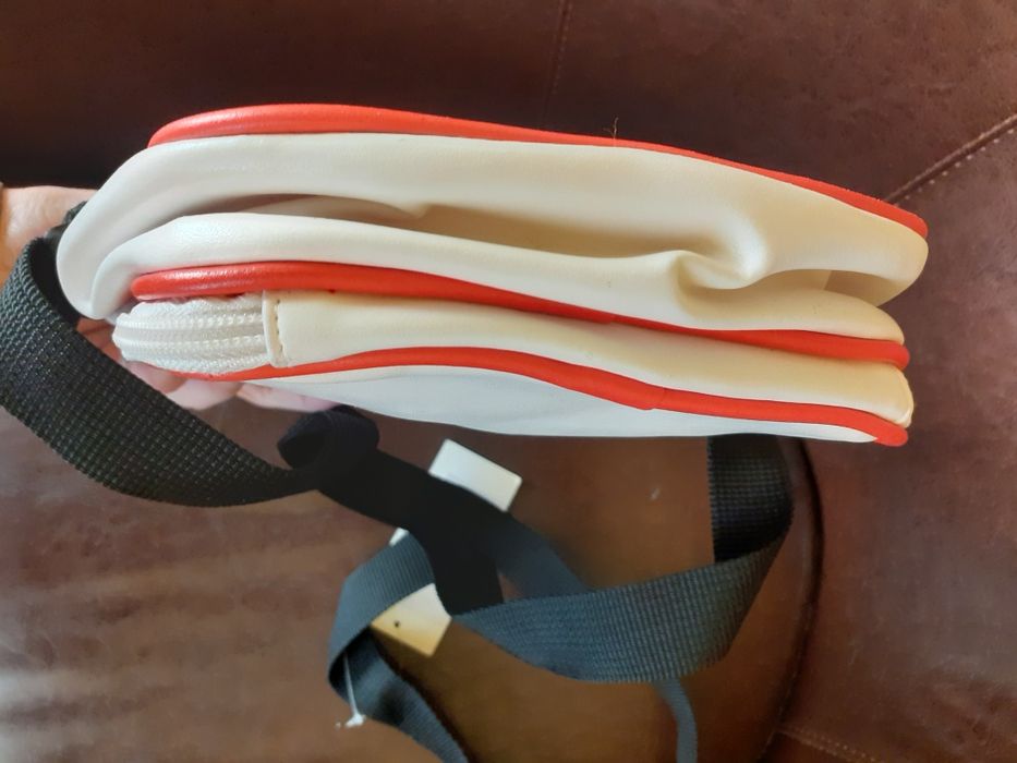 Borseta noua , cu 2 buzunare