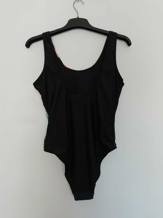 Нови цели дамски бански L/XL