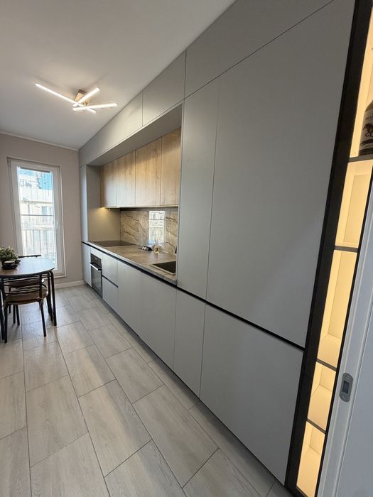 Apartament 3 camere 70mp utili  Cosmopolis zona  nord- parcare inclusa