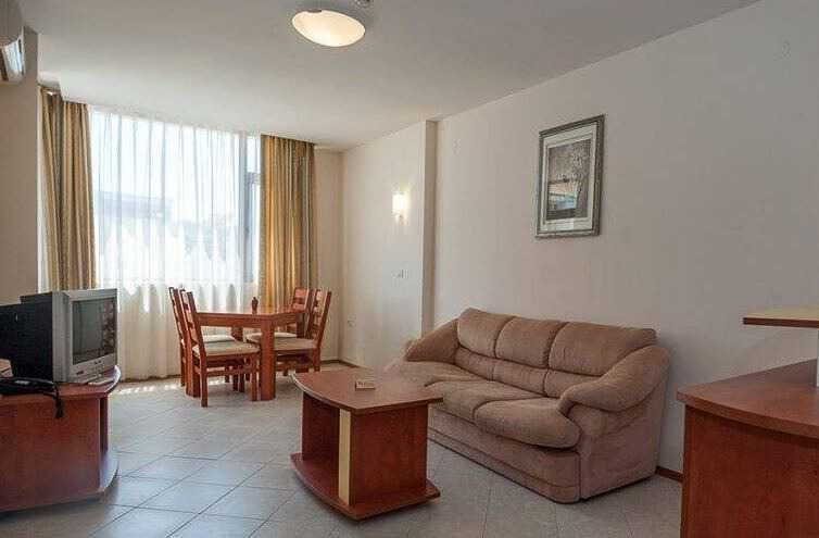 Дава се под наем Двустаен апартамент в к.к. Слънчев бряг - 70 кв.м за 663 € - Снимка #1