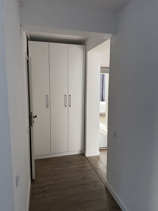 Inchiriez apartament 2 camere. Apartamentul este dotat si mobilat