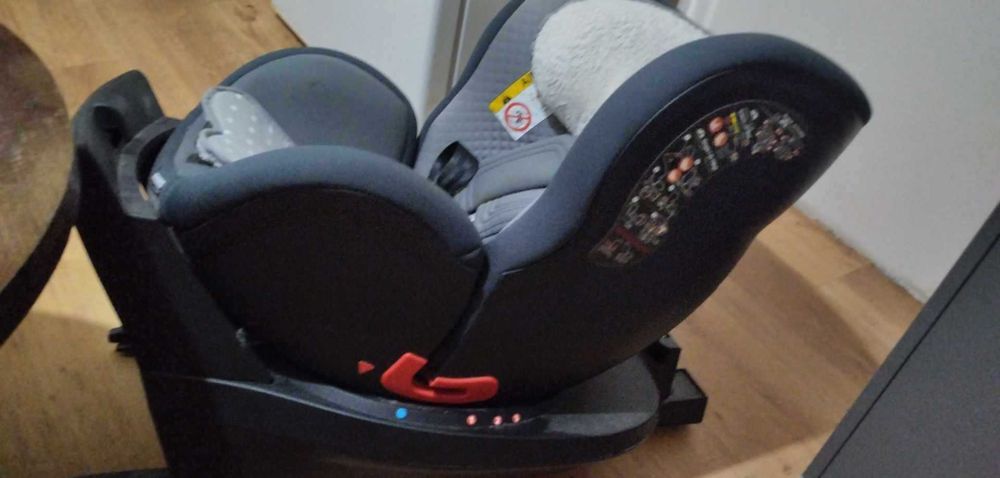 Столче за кола с изофикс система