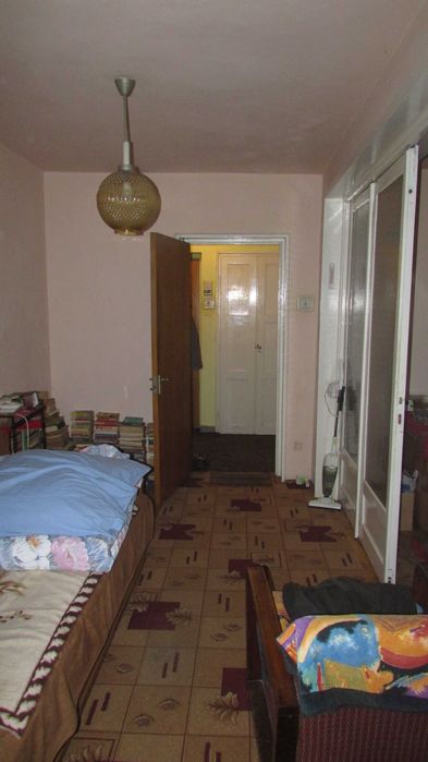 4 camere etaj 1 zona Poiana Narciselor