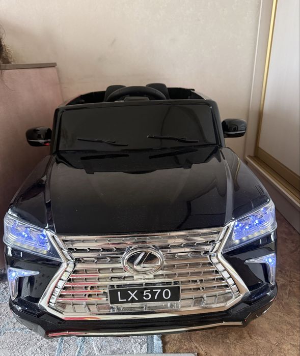 Продам машину электромобиль Lexus