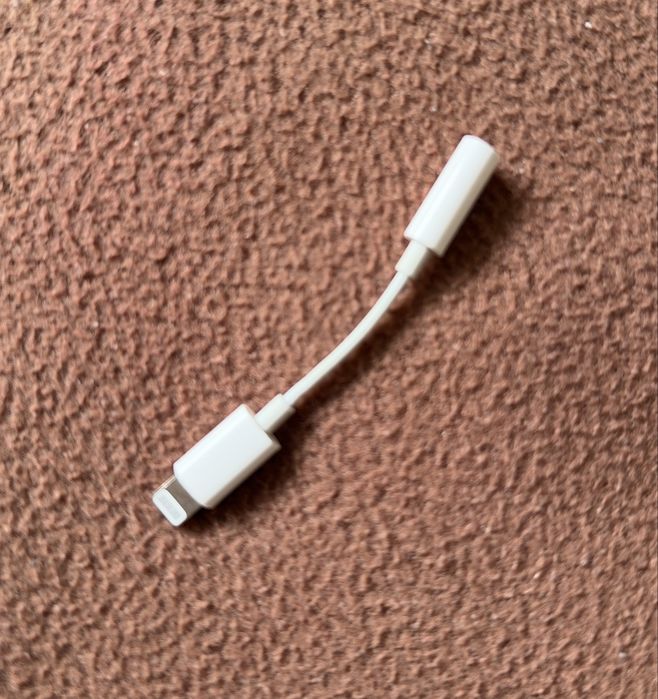 Продавам оргинален Адаптер Lightning Jack