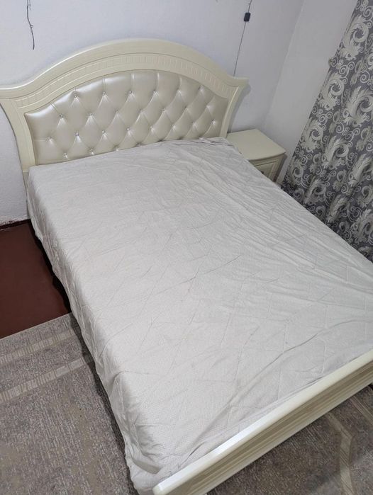 Продам спальный гарнитур