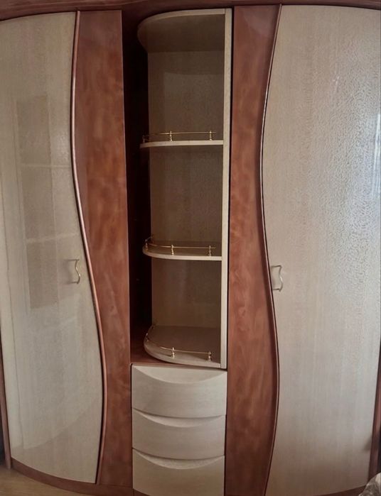 Продам спальный шкаф
