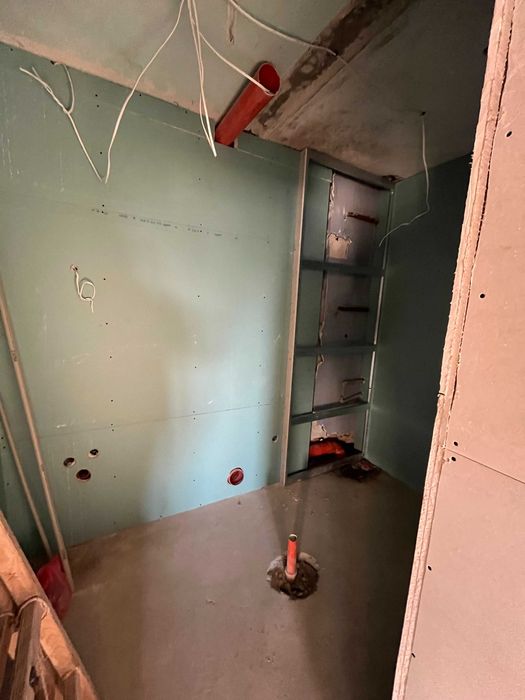 Продава се двуетажна, напълно обновена къща в гр. Крън