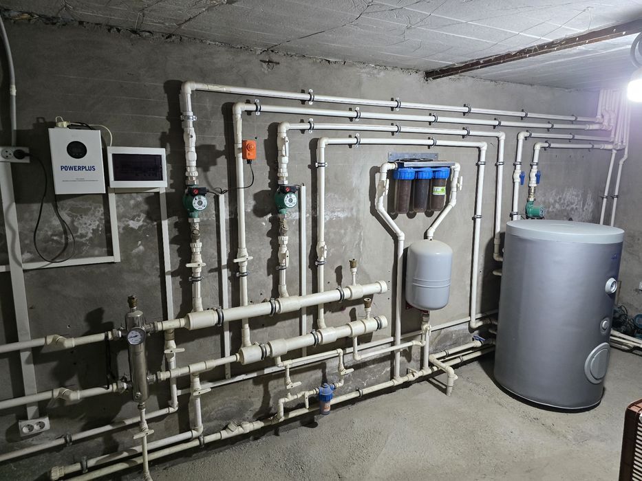 Тошкент вилояти Янгийўл шаҳрида шошилинч, арзон ховли сотилади.