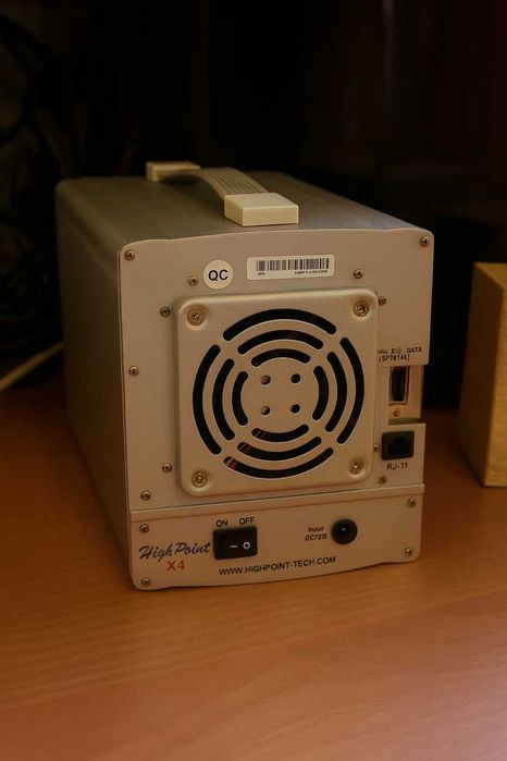 Controler RAID + RACK HDD HighPoint RocketRAID 2224