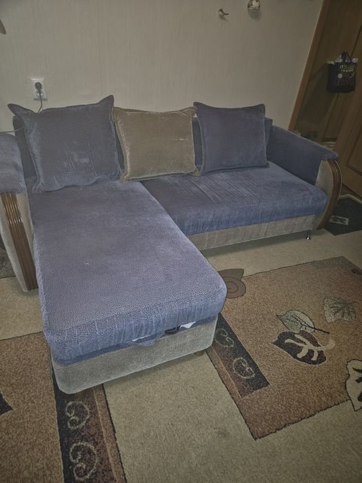 Угловой мягкий диван