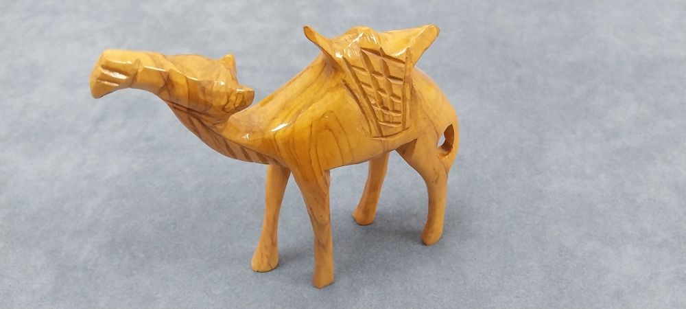 Дървена фигура - "Камила"