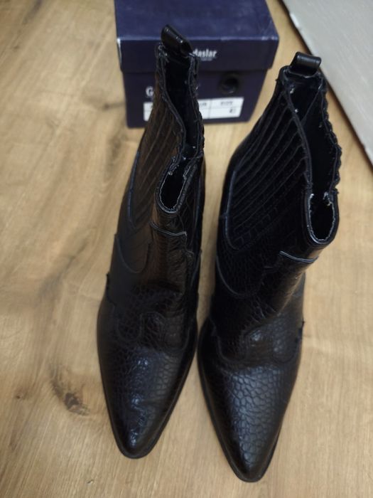 Казачки и туфли в одном объявлении