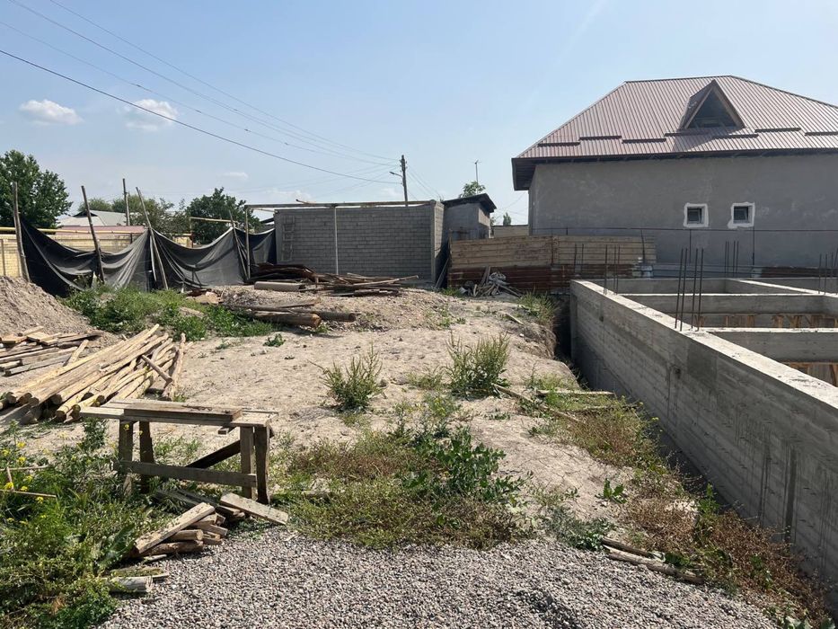 7 sotix yer sotiladi