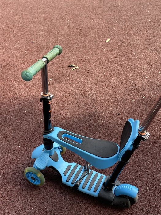 Самокат с сидушкой