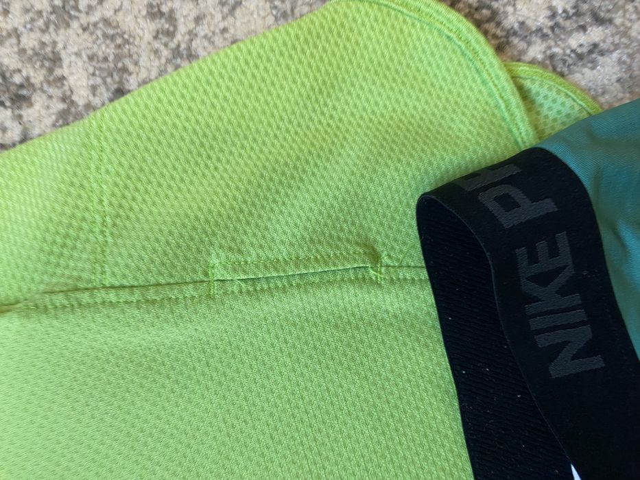 Set Nike XS in conditie foarte buna