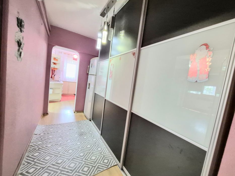 Închiriez 2 camere micro 17 parter